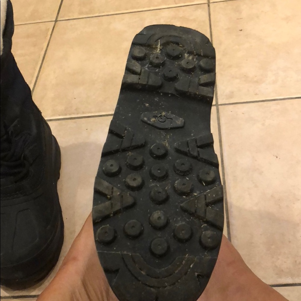 Ugg snow boots - Picture 4 of 6